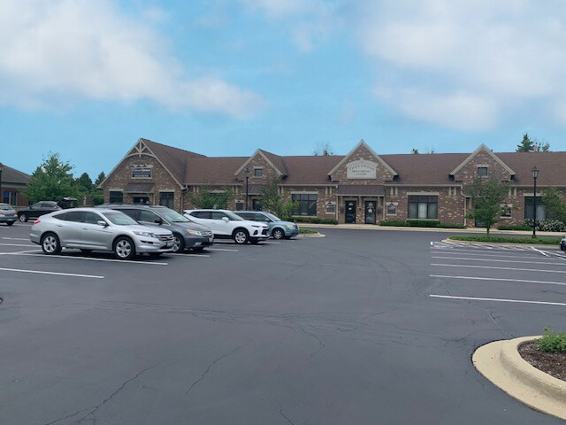 More Photos Of 460 Briargate Dr, South Elgin Medical For Sale