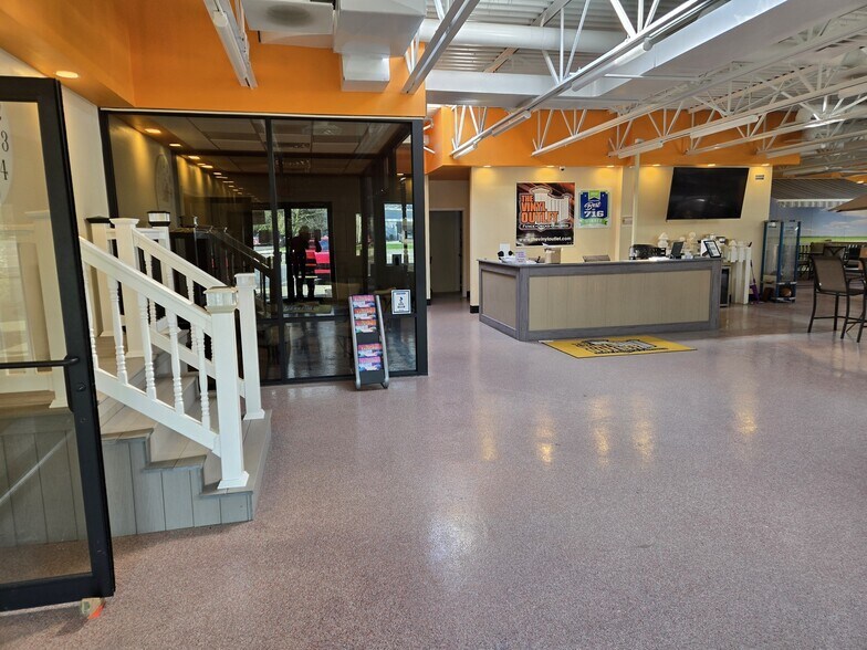 More Photos Of 5575 Transit Rd, Amherst General Retail For Sale