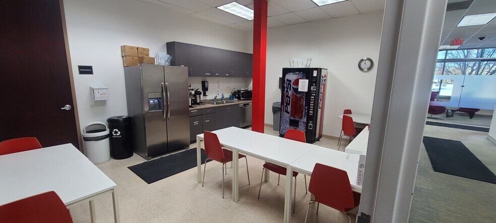 More Photos Of 2400 Pilot Knob Rd, Mendota Heights Light Manufacturing For Lease