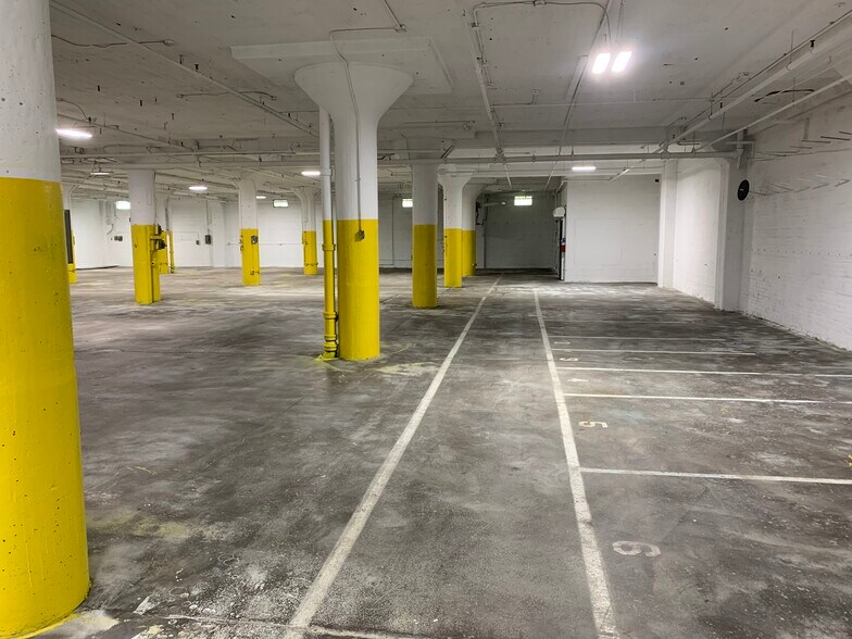 More Photos Of 2203 W Michigan St, Milwaukee Manufacturing For Sale