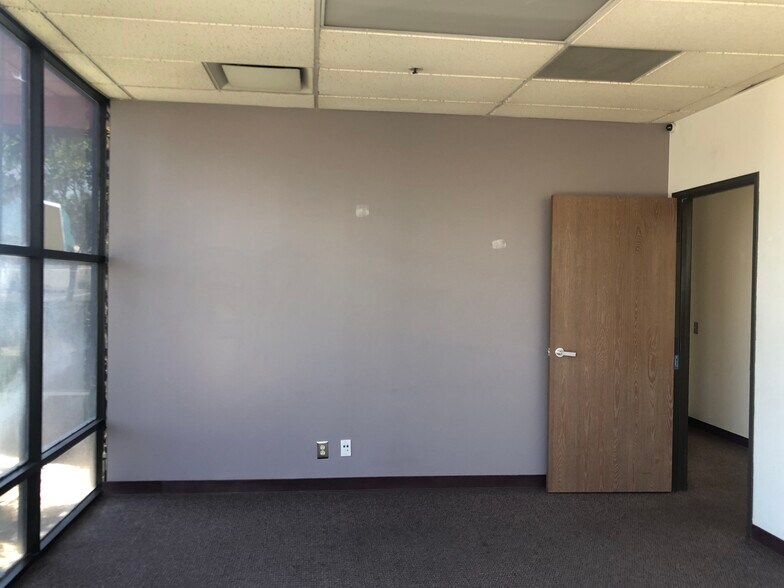 More Photos Of 2020 Elm Ct, Ontario Warehouse For Sale