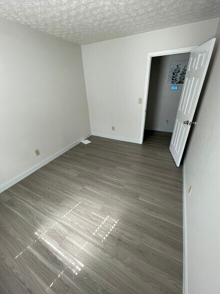 More Photos Of 5499 Jonesboro Rd, Morrow Office For Lease