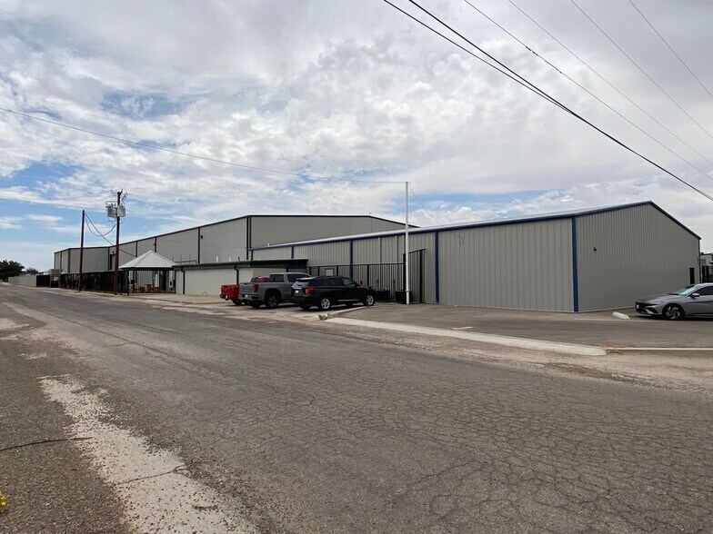 More Photos Of 4320 Johnson Rd, Odessa Warehouse For Sale