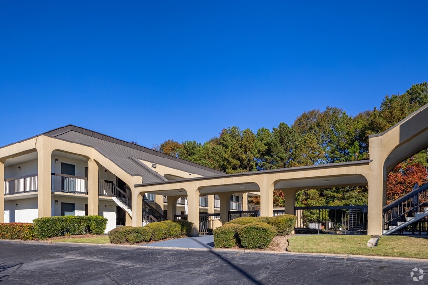 More Photos Of 5585 Whitesville Rd, Columbus Hotel For Sale