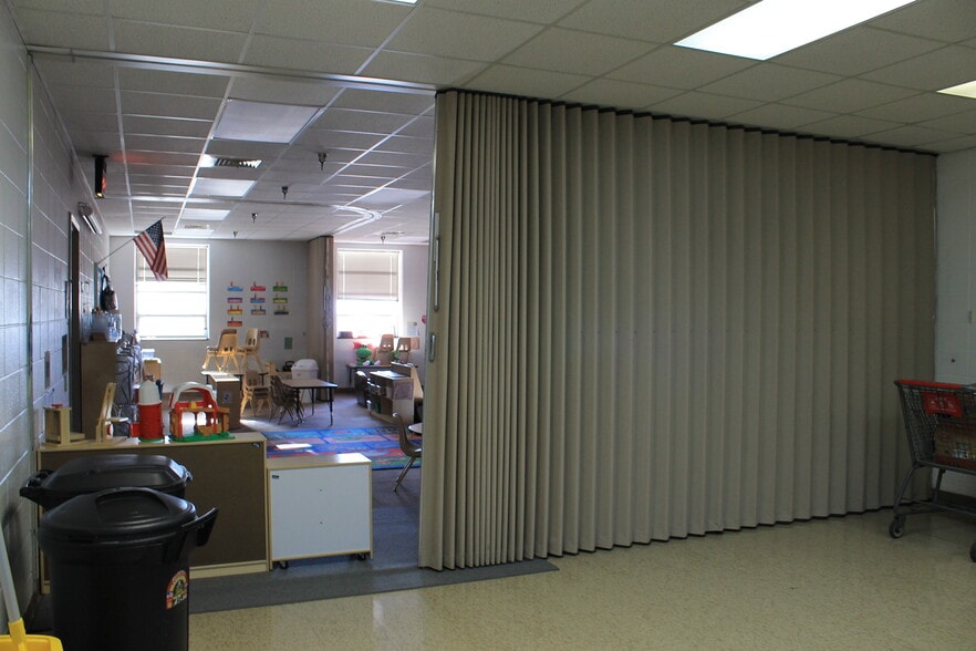 More Photos Of 401 W Poplar St, Elizabethtown Religious Facility For Sale