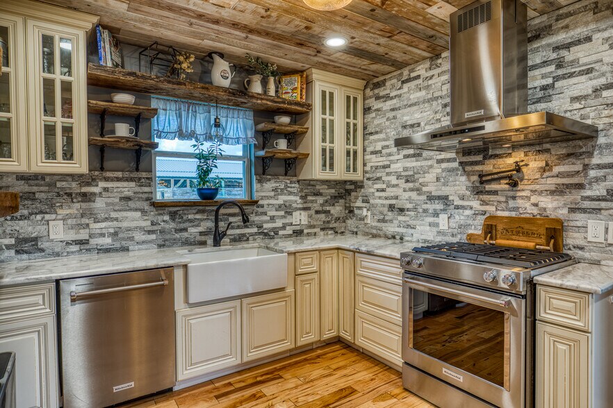More Photos Of 23192 Murrell Rd, Hockley Lodge Meeting Hall For Sale