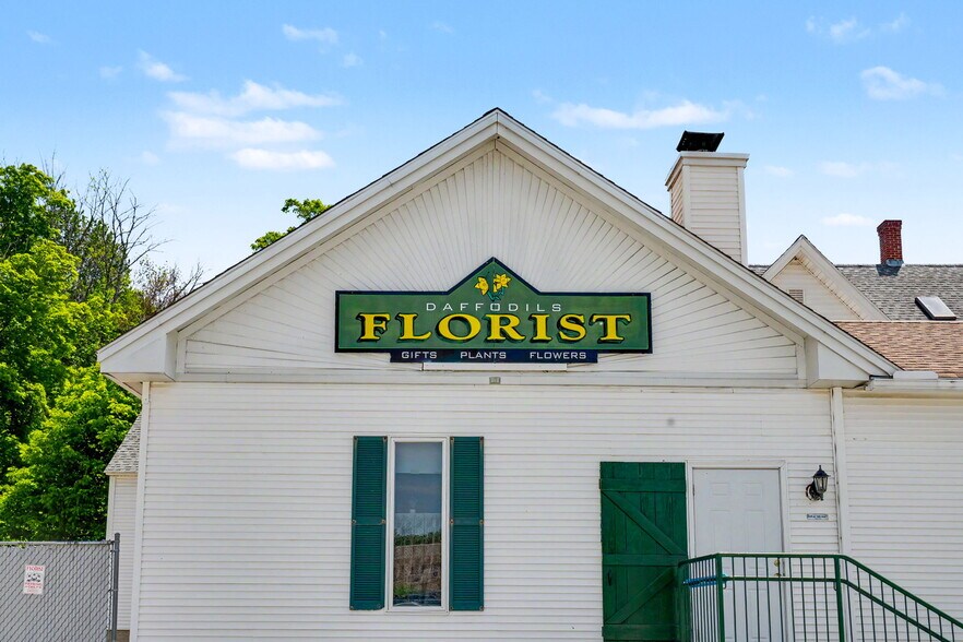 More Photos Of 11 Turnpike Rd, Jaffrey Freestanding For Sale