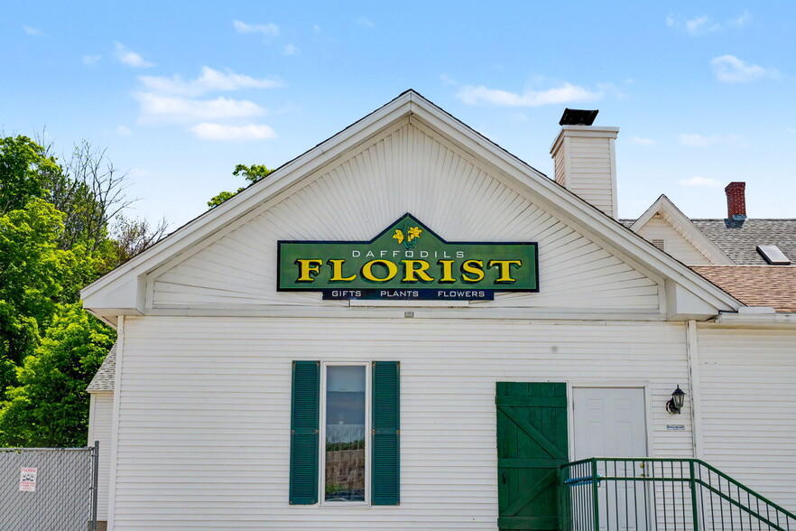 More Photos Of 11 Turnpike St, Jaffrey Freestanding For Sale