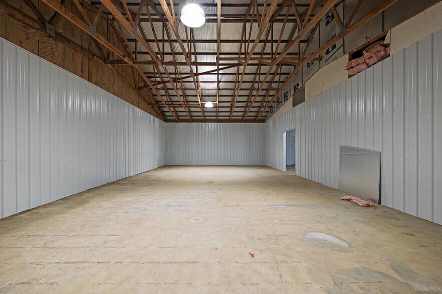 More Photos Of 2184 Highway B, Mansfield Distribution For Sale