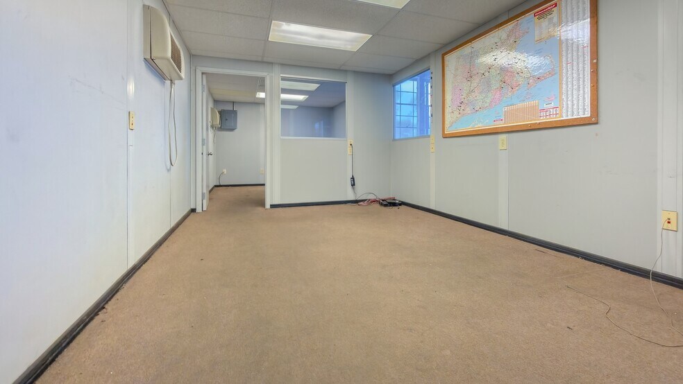 More Photos Of 237 E Aurora St, Waterbury Manufacturing For Lease