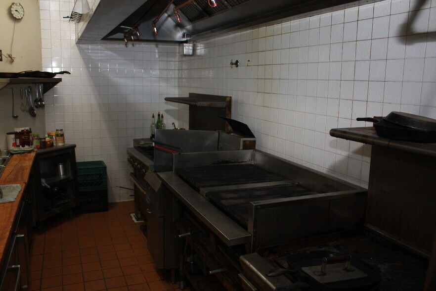 More Photos Of 3008 McHenry Ave, Modesto Restaurant For Lease