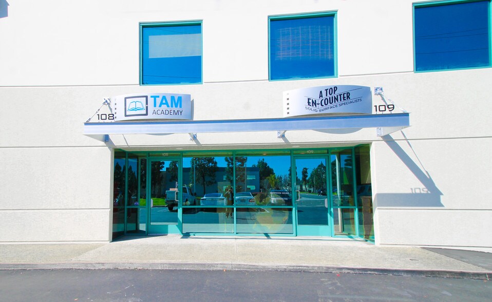 More Photos Of 15121 Graham St, Huntington Beach Light Manufacturing For Lease