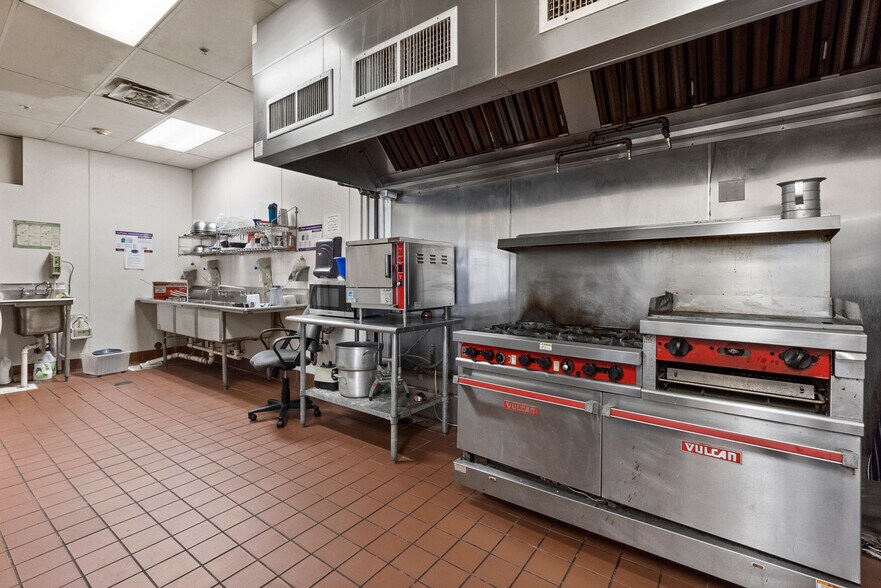 More Photos Of 118 Shenandoah Dr, The Woodlands Freestanding For Sale