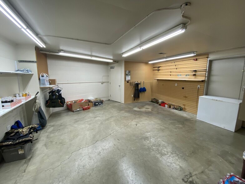 More Photos Of 2312-2330 SE Clatsop St, Portland Warehouse For Lease