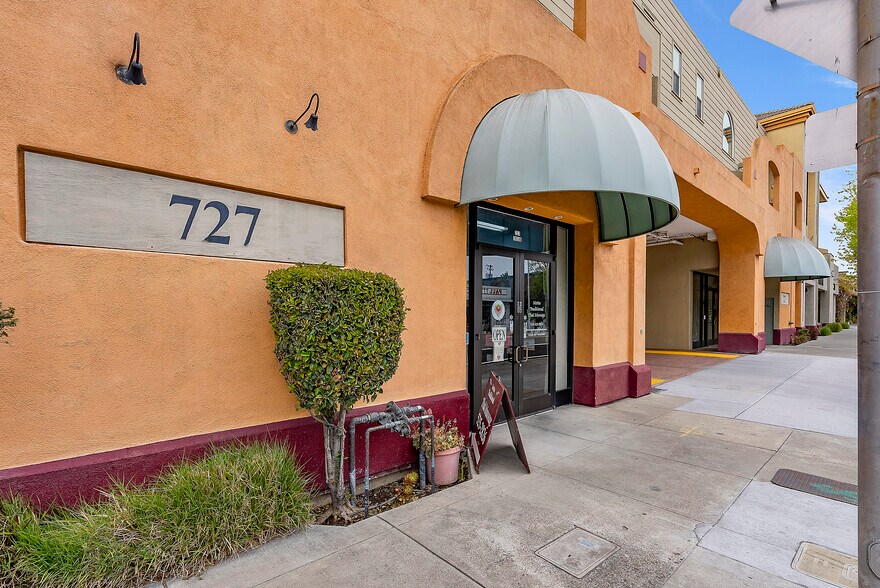 More Photos Of 727 San Pablo Ave, Albany Storefront Retail Residential For Sale