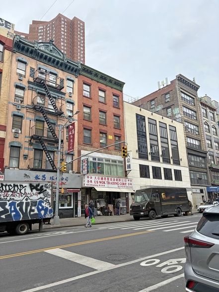 More Photos Of 40 E Broadway, New York Apartments For Sale