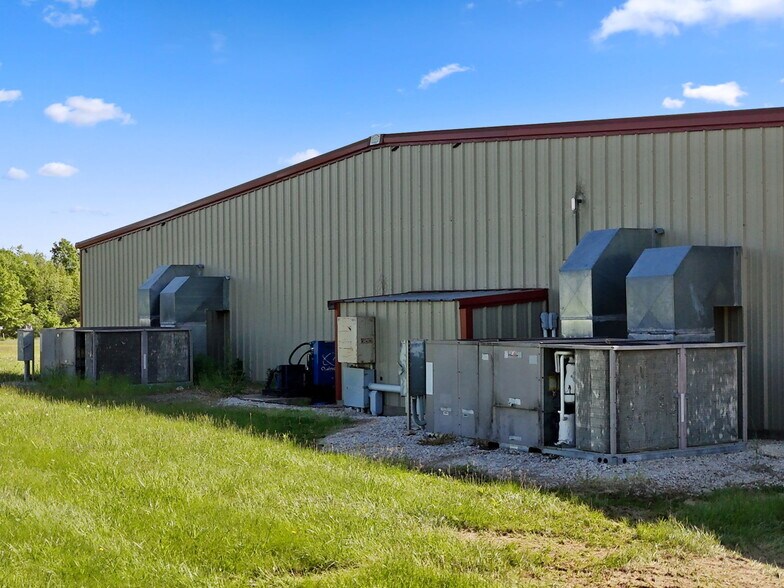 More Photos Of 29 Red Oak Rd, High Hill Manufacturing For Sale