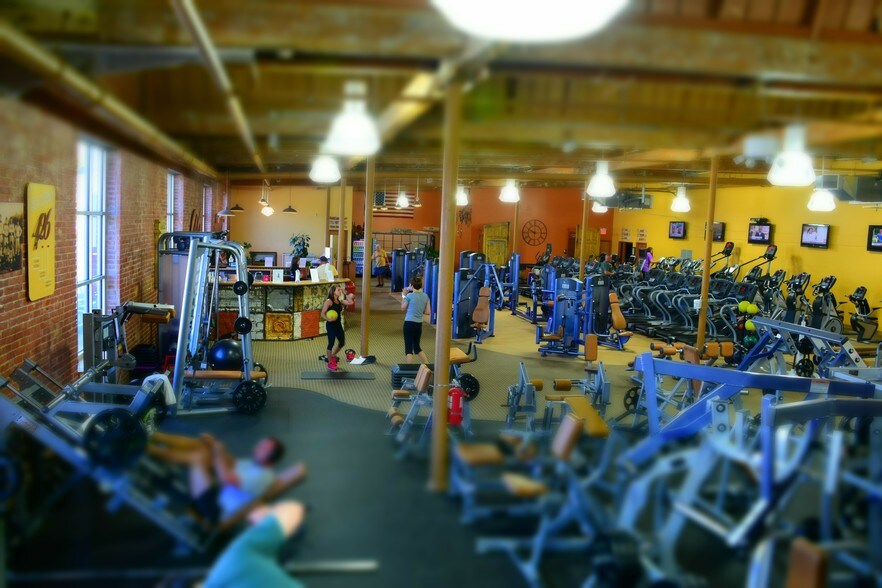 More Photos Of 426 Metacom Ave, Warren Manufacturing For Lease