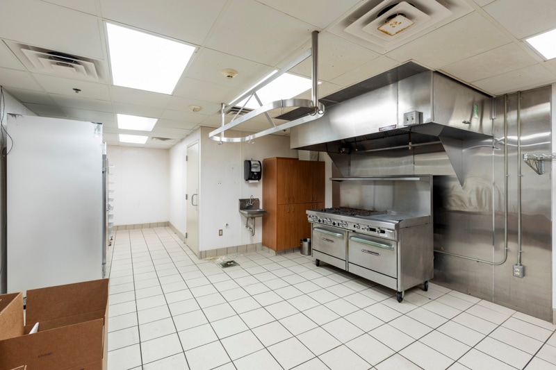 More Photos Of 702 E Grand Ave, Ponca City Office For Sale