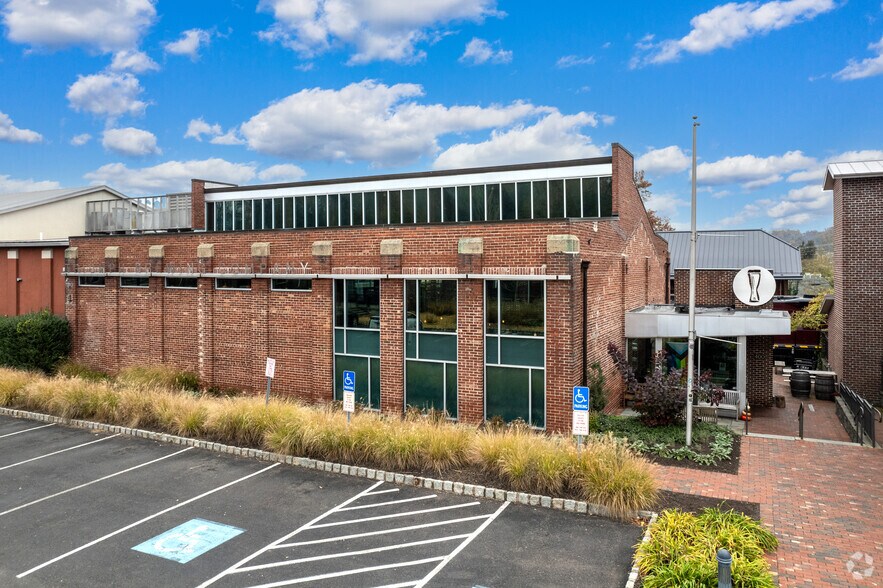 More Photos Of 500-580 Union Square Dr, New Hope Office For Lease