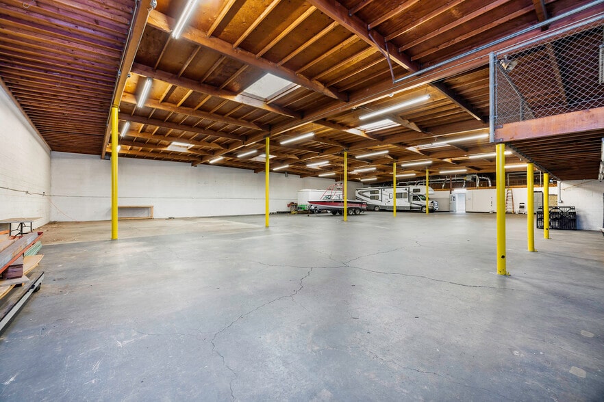 More Photos Of 1550 E Burnett St, Signal Hill Unknown For Lease