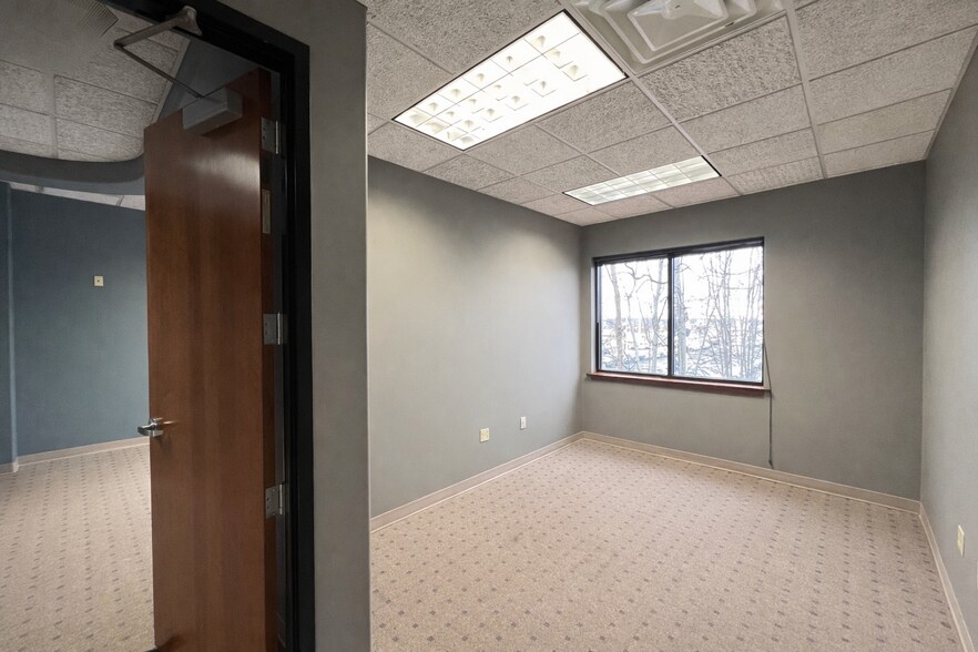 More Photos Of 37 Sandstone Cir, Jackson Medical For Lease