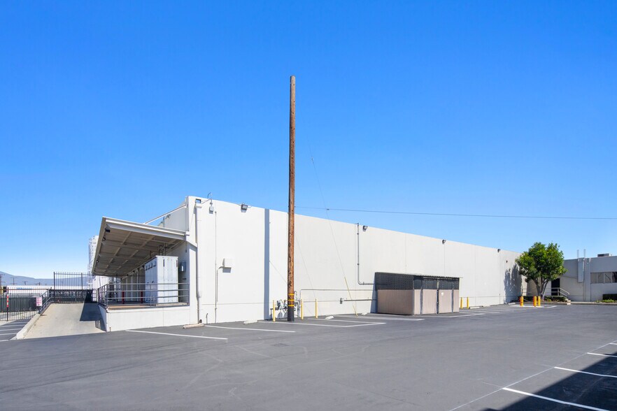 More Photos Of 6623-6625 Washington Blvd, Los Angeles Warehouse For Lease