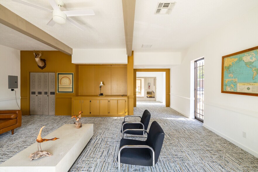 More Photos Of 3915 McKinney St, Houston Light Distribution For Sale