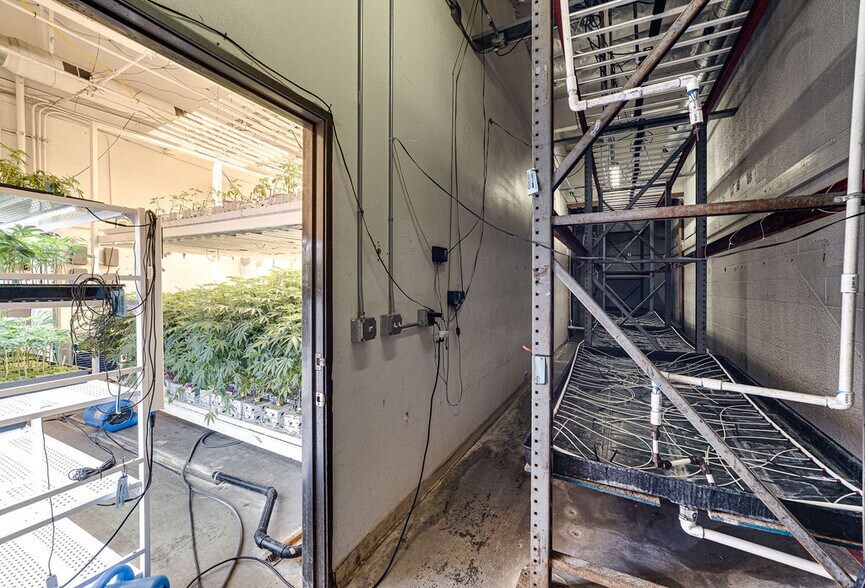 More Photos Of 14748 Keswick St, Van Nuys Warehouse For Sale