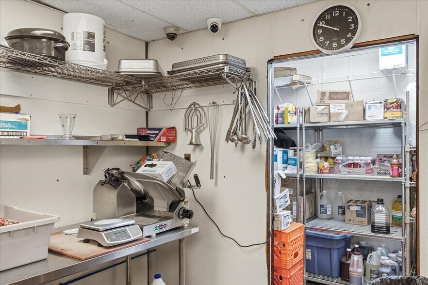 More Photos Of 318 New York Ave, Rochester Sports And Entertainment For Sale