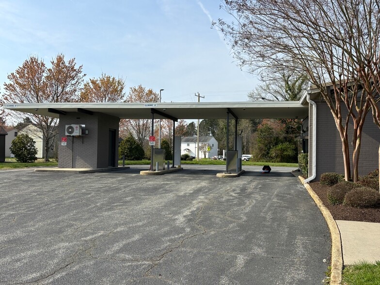 More Photos Of 6035 George Washington Mem Hwy, Yorktown Bank For Sale