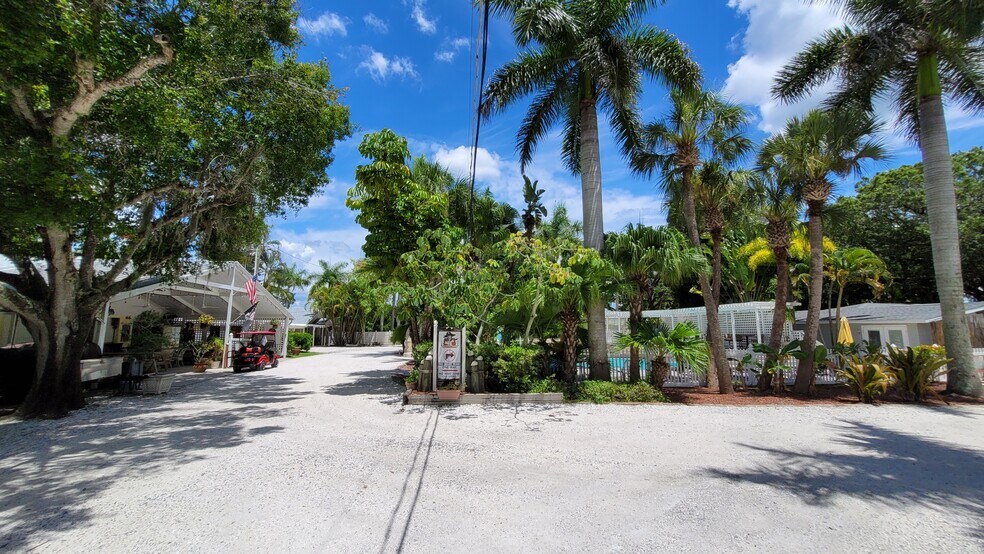 More Photos Of 1800 Kofresi Ct, Ruskin Hotel For Sale