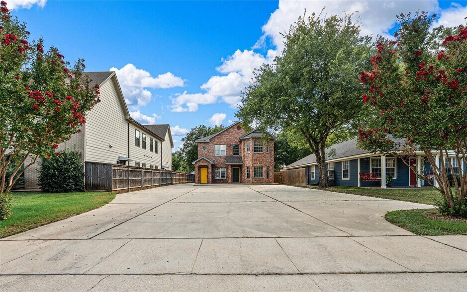 More Photos Of 1911 S 11th St, Waco Apartments For Sale