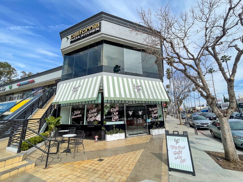 More Photos Of 12265 Ventura Blvd, Studio City Storefront For Lease