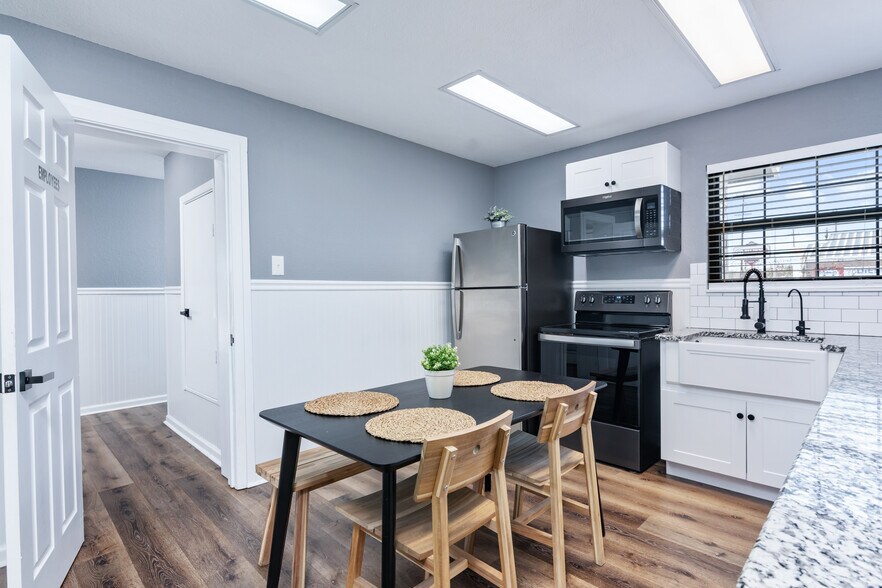 More Photos Of 2023 Lockhill Selma Rd, San Antonio Office Residential For Sale