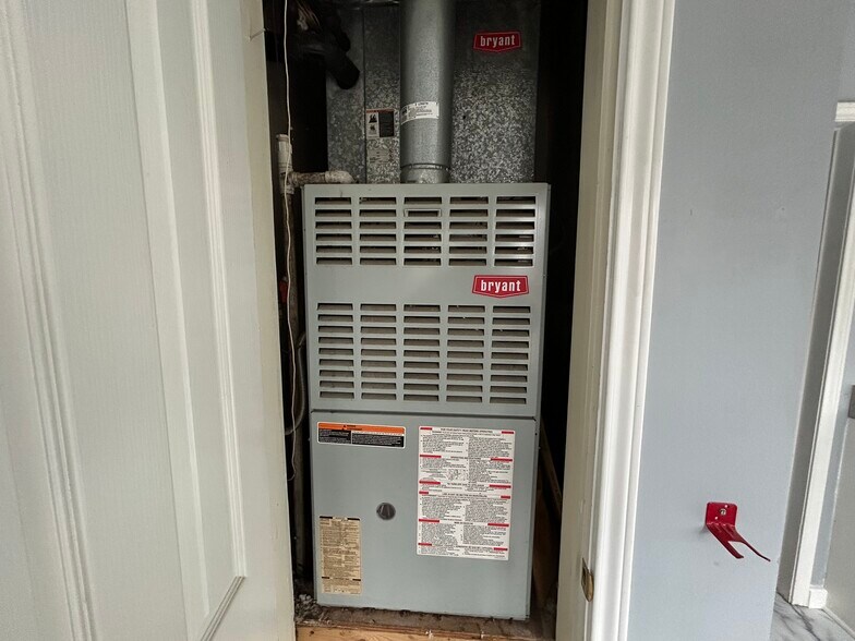 More Photos Of 2003 E US Highway 84, Palestine Office For Sale