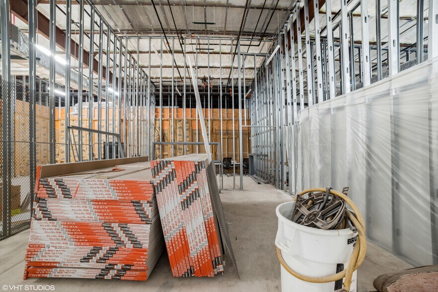 More Photos Of 740 Schneider Dr, South Elgin Manufacturing For Sale