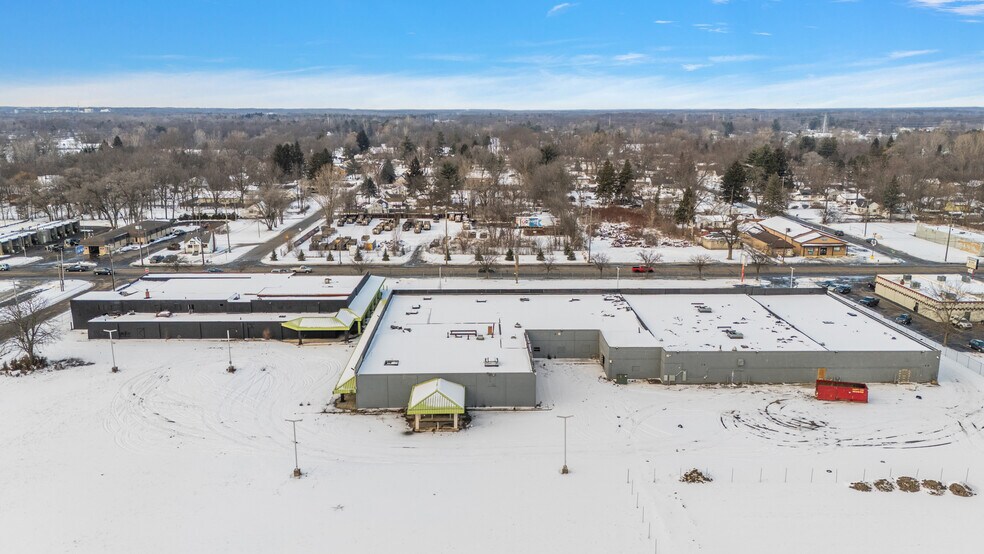 More Photos Of 3402 Richfield Rd, Flint Freestanding For Lease