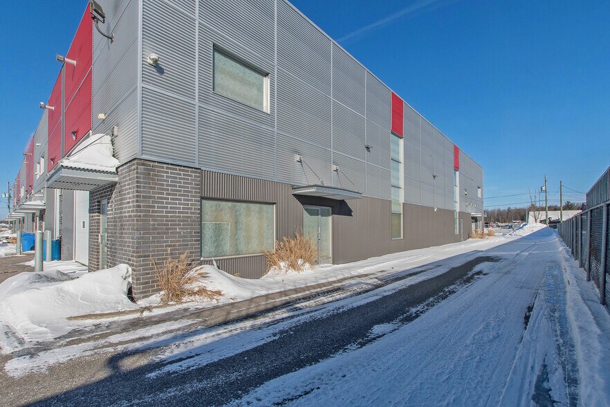 More Photos Of 14410 Rue Rolland-Desjardins, Mirabel Warehouse For Sale