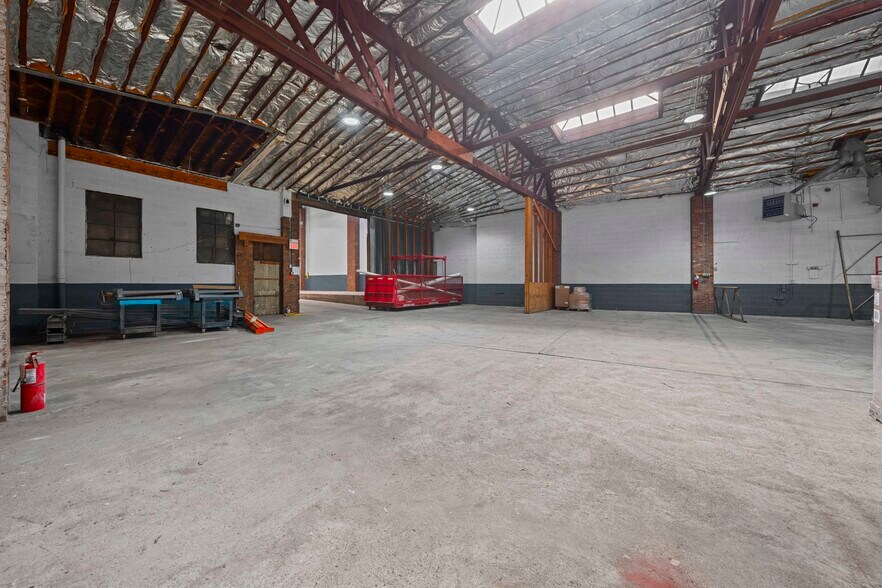 More Photos Of 1050 Elizabeth Ave, Elizabeth Warehouse For Lease