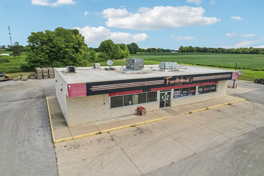 More Photos Of 402 W Johnson St, Pocahontas Flex For Sale