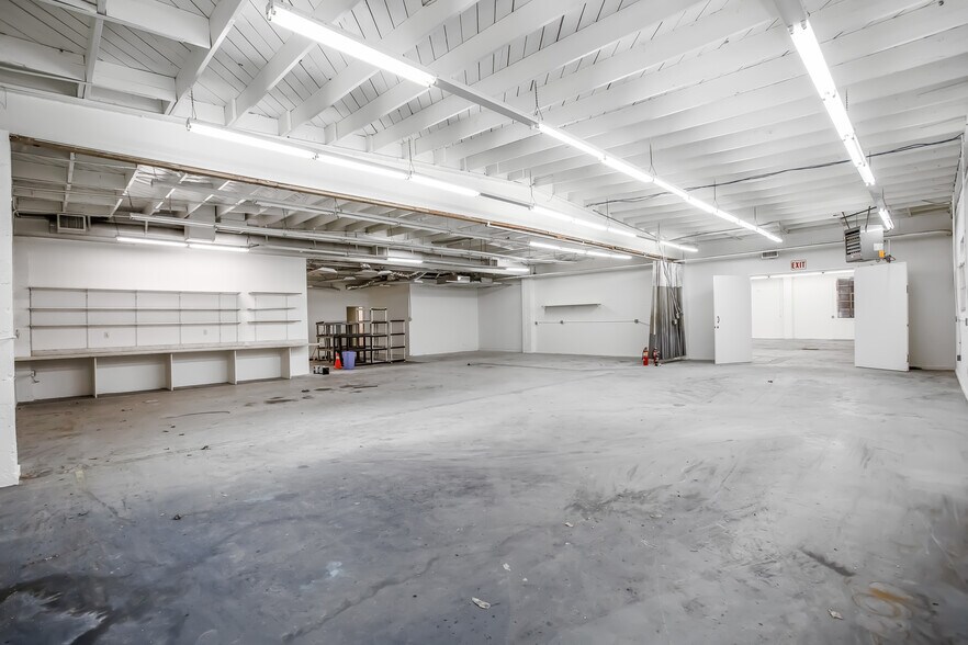 More Photos Of 7225 Fulton Ave, North Hollywood Warehouse For Lease