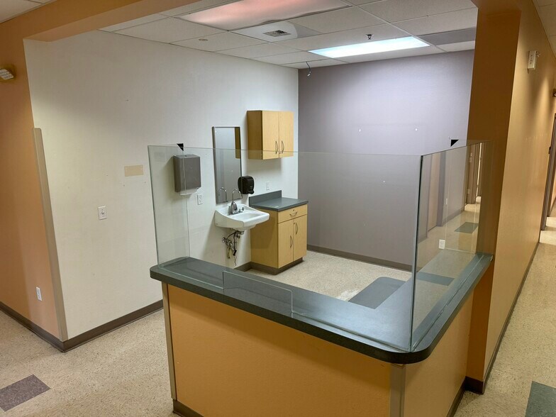 More Photos Of 4237 S Pipkin Rd, Lakeland Medical For Sale