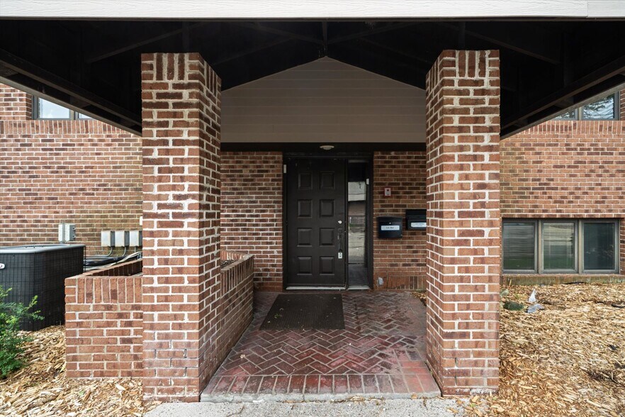 More Photos Of 5891 Cedar Lake Rd, Saint Louis Park Office For Lease