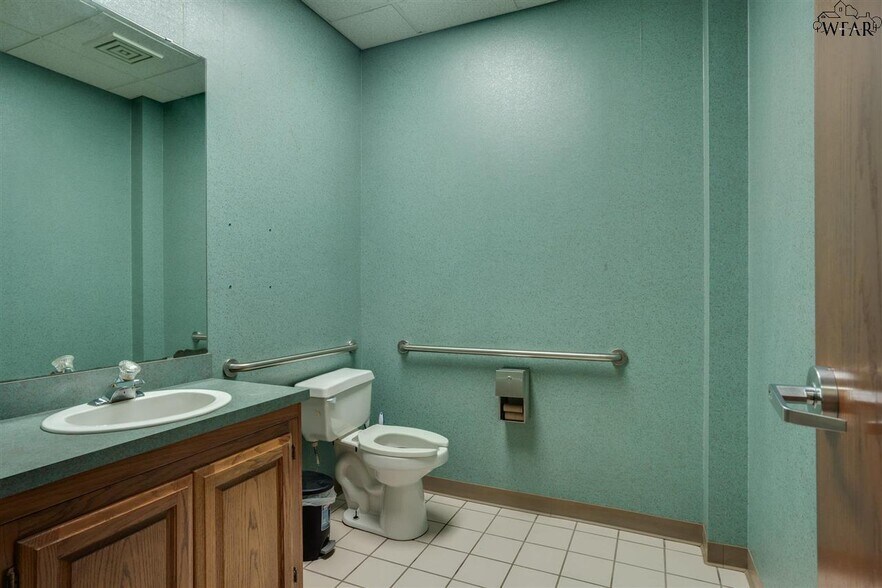 More Photos Of 2618 Old Iowa Park Rd, Wichita Falls Bank For Sale