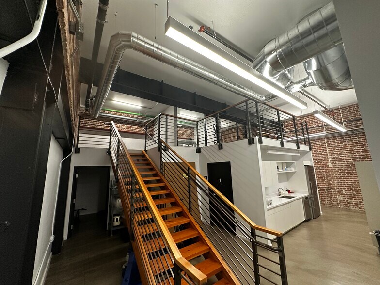 More Photos Of 454-452 Shotwell St, San Francisco Light Distribution For Lease