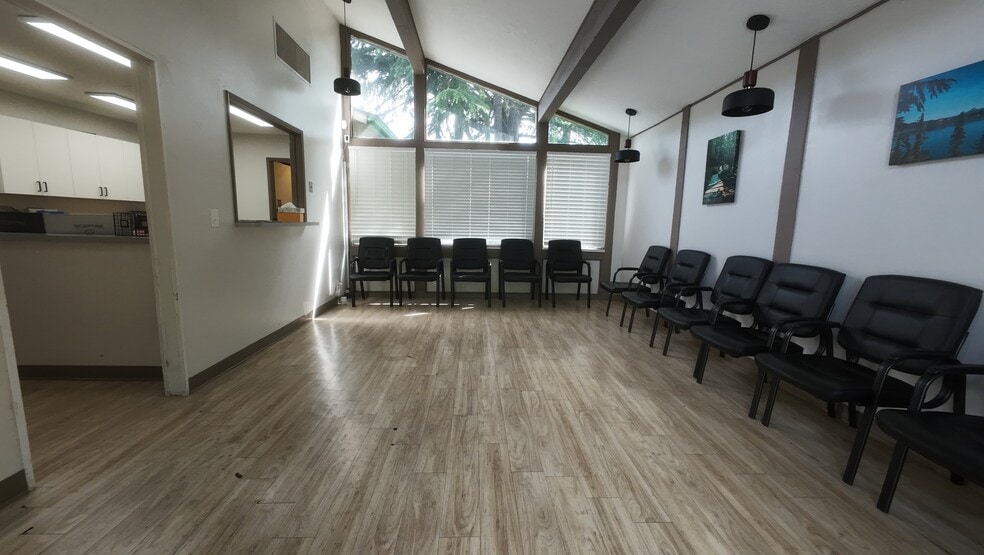 More Photos Of 1060 Chambers St, Eugene Medical For Sale