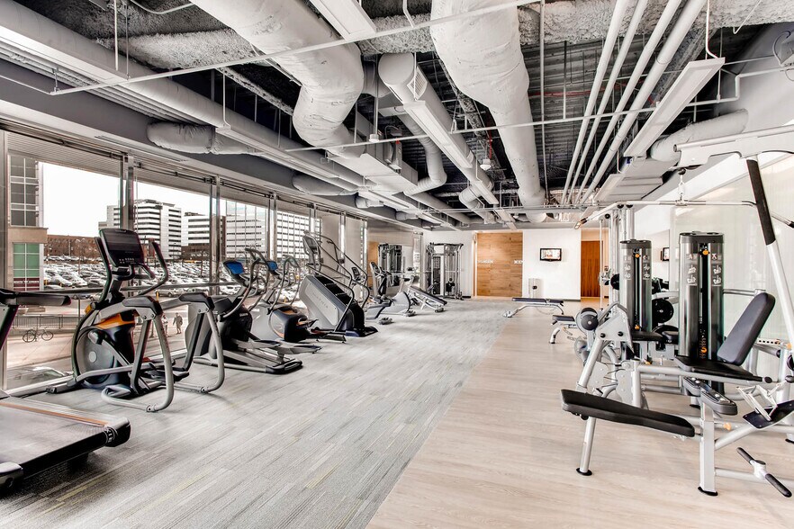 More Photos Of 1999 Broadway, Denver Office For Lease