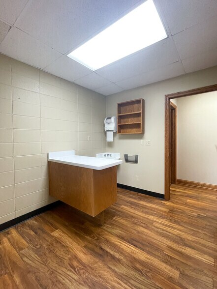 More Photos Of 108 N Pine St, Burlington Office For Sale