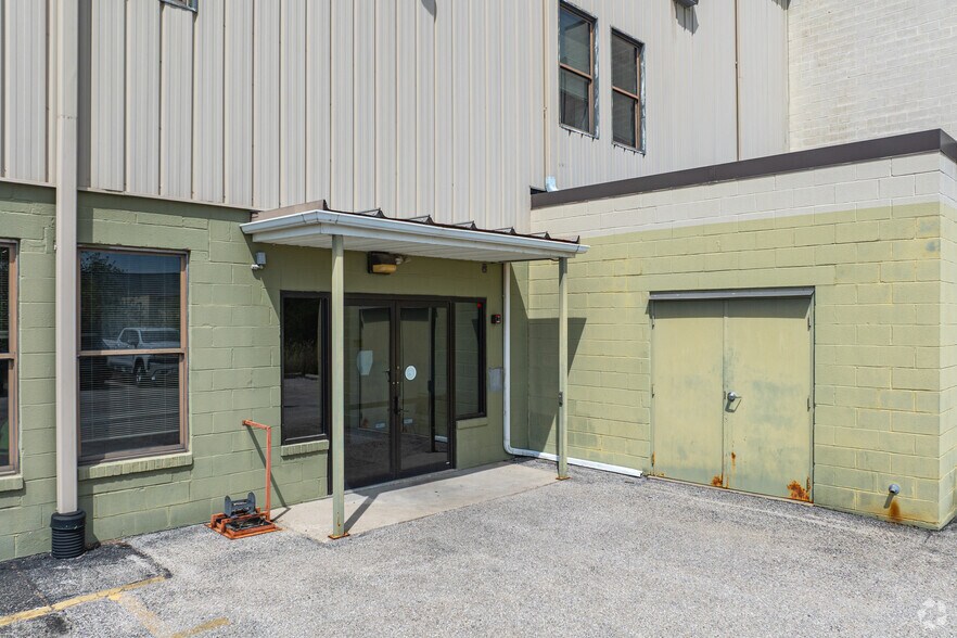 More Photos Of 240 Kindig Ln, Hanover Warehouse For Sale